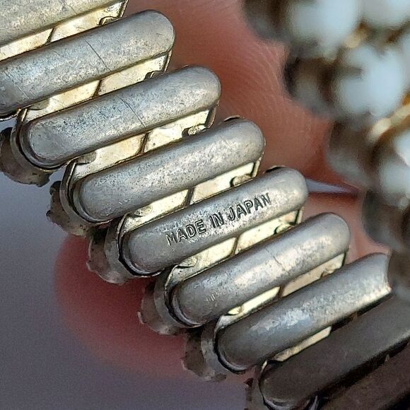Vintage Made in Japan Prong Set White Plastic Rhinestone Expandable Bracelet - Picture 7 of 7